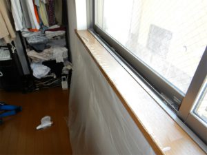 窓枠のシート貼り 横浜旭区保土ヶ谷区のリフォーム リノベーション いのうえ建装